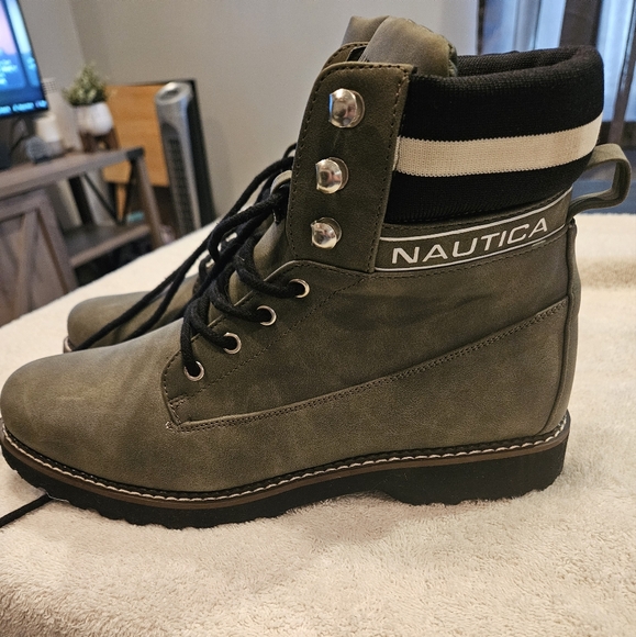 NAUTICA HIKING BOOTS - Picture 2 of 5